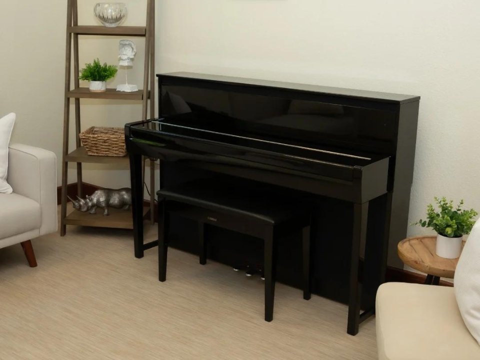 Hình ảnh chi tiết YAMAHA CLP-785 PE góc chụp 2